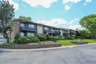 St. Gregory in Milwaukee, WI - Foto de edificio - Building Photo