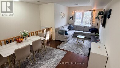 1050 Bristol Rd W in Mississauga, ON - Building Photo - Building Photo