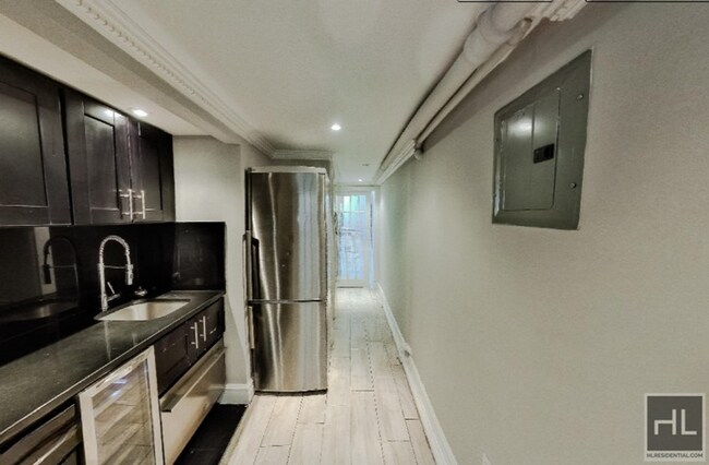 West 53rd Street, Unit A in New York, NY - Building Photo - Building Photo