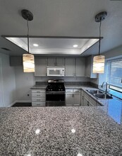 824 Lois Ln in Lancaster, CA - Building Photo - Building Photo