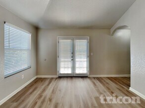 9822 Vandenberg Way in San Antonio, TX - Foto de edificio - Building Photo