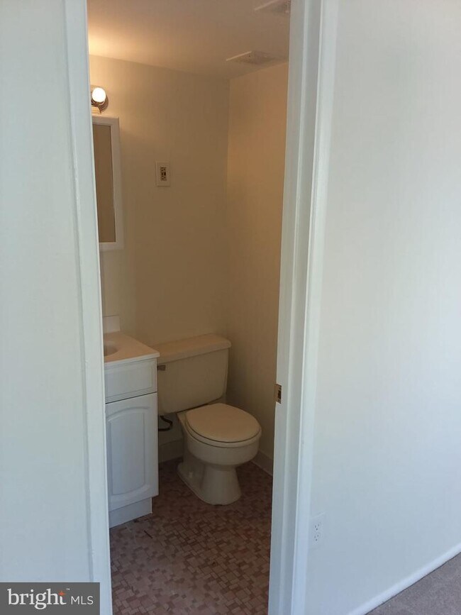 1830 Metzerott Rd-Unit -106 in Adelphi, MD - Building Photo - Building Photo