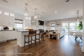7 Maplewood Ave in Rumson, NJ - Building Photo - Building Photo