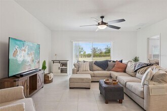 1099 Calico Pointe Cir in Groveland, FL - Building Photo - Building Photo