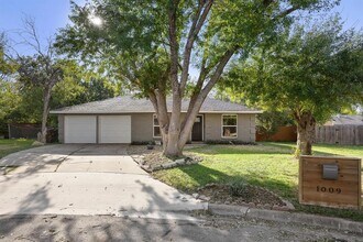 1009 Rolling Green Cir in Round Rock, TX - Building Photo - Building Photo