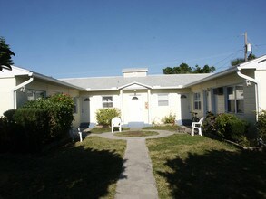 17049 1st St E in North Redington Beach, FL - Building Photo - Building Photo