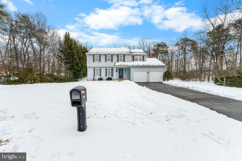 8009 Frontier Dr in Severn, MD - Foto de edificio