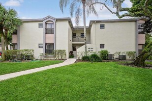 4485 Carambola Cir S, Unit 27322 in Coconut Creek, FL - Building Photo