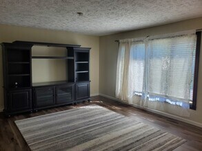 23 Kenfield Cir in Bloomington, IL - Building Photo - Building Photo