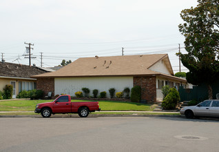 1005 N Shattuck Pl in Orange, CA - Building Photo - Building Photo