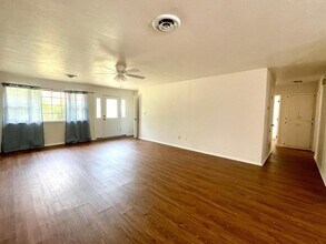 1432 S Stoneridge Manor in Ardmore, OK - Building Photo - Building Photo