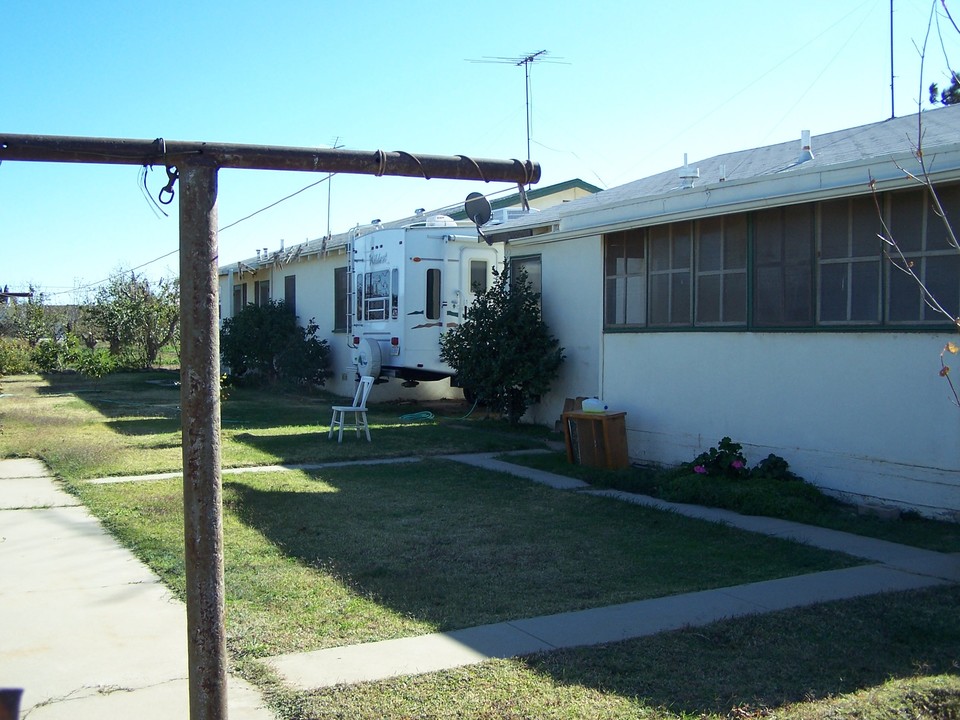 1106 E 11th St in Beaumont, CA - Building Photo