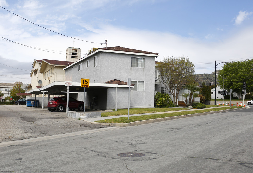 2439 Keystone St in Burbank, CA - Foto de edificio