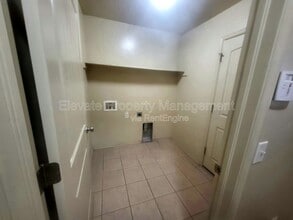 924 West Prairie Wind Way in Mustang, OK - Building Photo - Building Photo