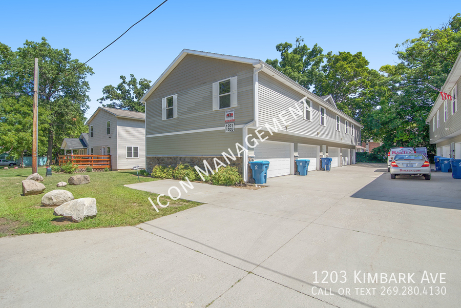 1203 Kimbark Ave in Kalamazoo, MI - Building Photo