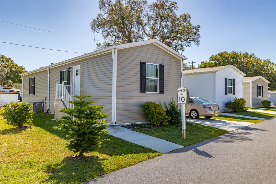 Sixth Avenue-A 55+ Community in Zephyrhills, FL - Building Photo