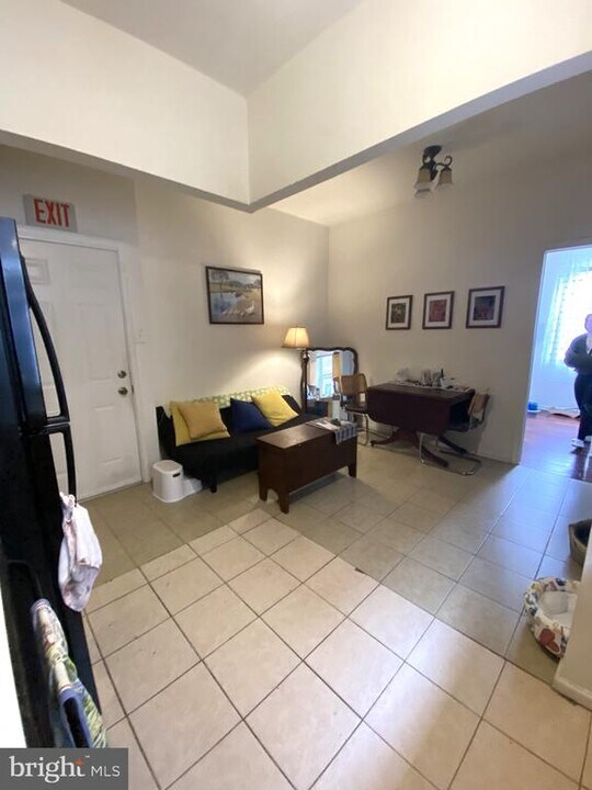 4019 Spring Garden St-Unit -2 in Philadelphia, PA - Foto de edificio