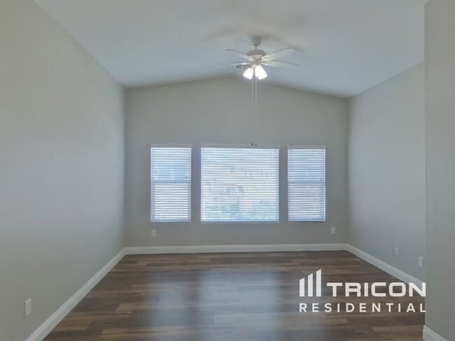 8803 Tomnitz Ave in Las Vegas, NV - Building Photo - Building Photo