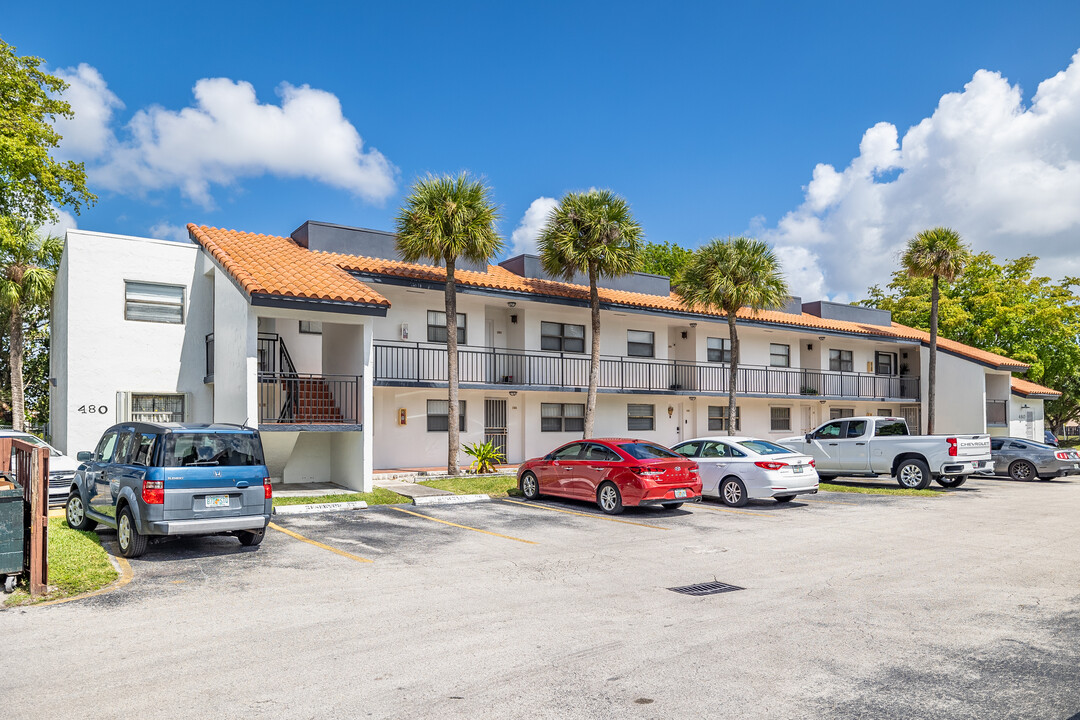 West Lake Village Condos in Miami, FL - Building Photo