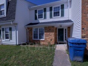 5572 Campus Dr in Virginia Beach, VA - Foto de edificio - Building Photo