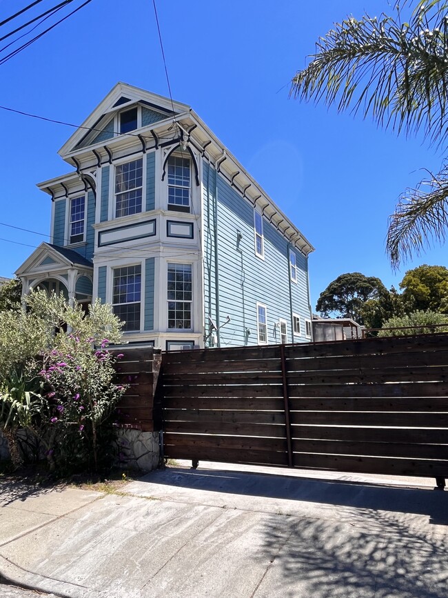 1622 center st, Unit 1622 #1