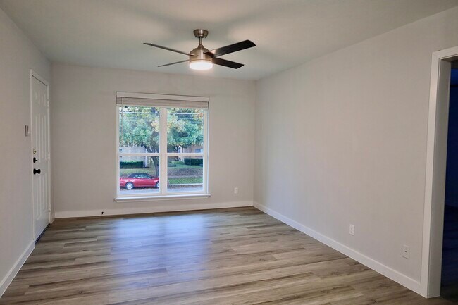 4235 Cole Ave in Dallas, TX - Foto de edificio - Building Photo