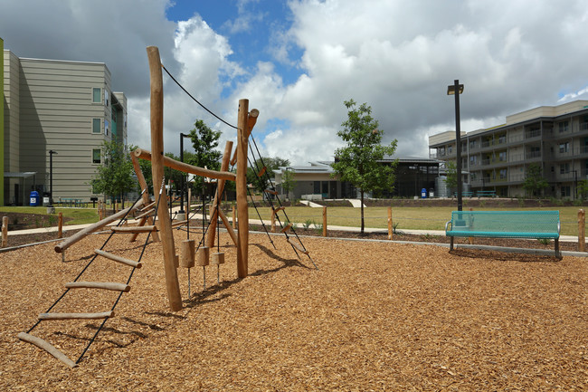 Lakeline Station Apartments photo'