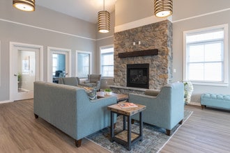 Oakwood Hills Apartments in Mechanicsburg, PA - Foto de edificio - Building Photo