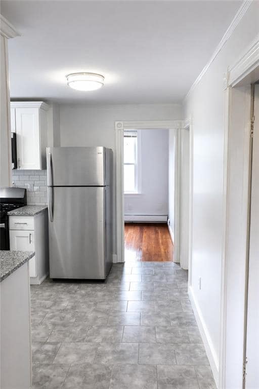 299 State St in Bristol, RI - Foto de edificio - Building Photo