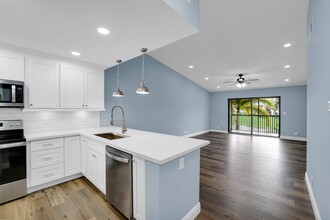 2840 Casa Way, Unit 202 in Delray Beach, FL - Building Photo - Building Photo