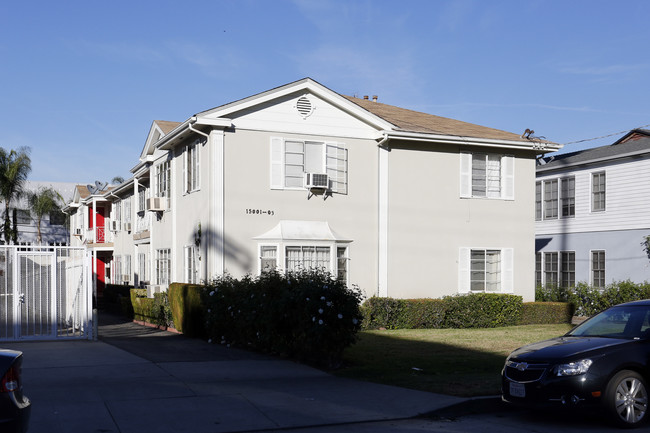 15001-15003 Dickens St in Sherman Oaks, CA - Building Photo - Primary Photo