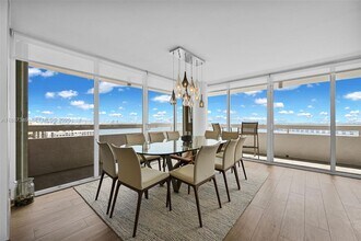 1627 Brickell Ave in Miami, FL - Building Photo - Building Photo