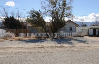 11250 Barstow Rd in Lucerne Valley, CA - Foto de edificio - Building Photo
