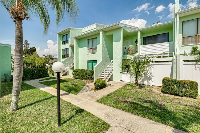 1 Windrush Blvd, Unit 35 in Indian Rocks Beach, FL - Foto de edificio - Building Photo