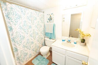 Retreat on Rosslyn in Houston, TX - Building Photo - Building Photo