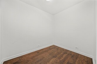 1946 N Wilmot Ave in Chicago, IL - Building Photo - Building Photo