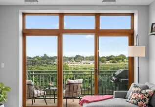 160 S River St, Unit 409 in Aurora, IL - Building Photo - Building Photo