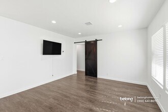 17055 Gault St in Los Angeles, CA - Building Photo - Building Photo