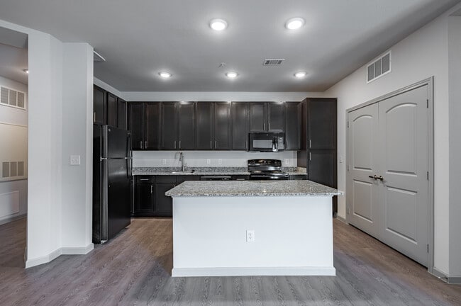 Estates at Shiloh in Dallas, TX - Foto de edificio - Interior Photo