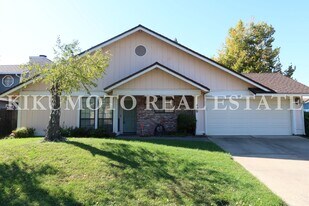 400 Pimentel Way in Sacramento, CA - Building Photo