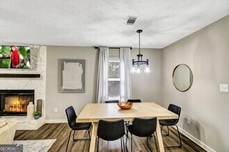 3017 Valley View Dr in Powder Springs, GA - Building Photo - Building Photo