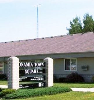 Onamia Town Square in Onamia, MN - Foto de edificio