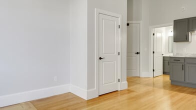 341 Water St in Augusta, ME - Building Photo - Building Photo