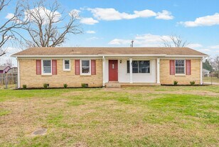 2215 Green Acres Dr in Clarksville, TN - Building Photo