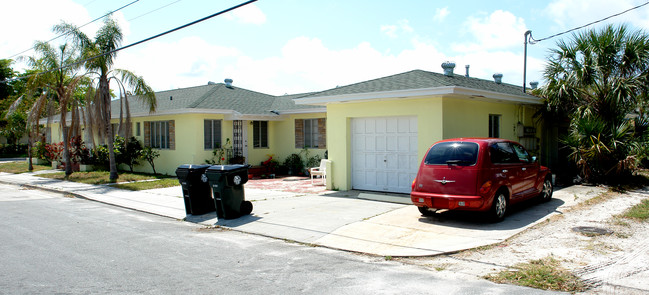 1131 N Federal Hwy in Lake Worth, FL - Building Photo - Building Photo