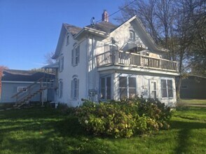 406 N Bridge St in Manawa, WI - Building Photo - Building Photo