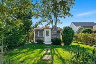 14 Mitchell Rd in Westhampton Beach, NY - Building Photo - Building Photo