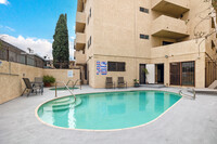 Hughes Towers Apartments in Los Angeles, CA - Foto de edificio - Building Photo