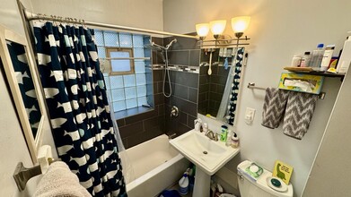 4205 N Linder Ave in Chicago, IL - Building Photo - Building Photo