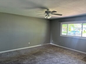 559 Keys Dr in Elyria, OH - Building Photo - Building Photo
